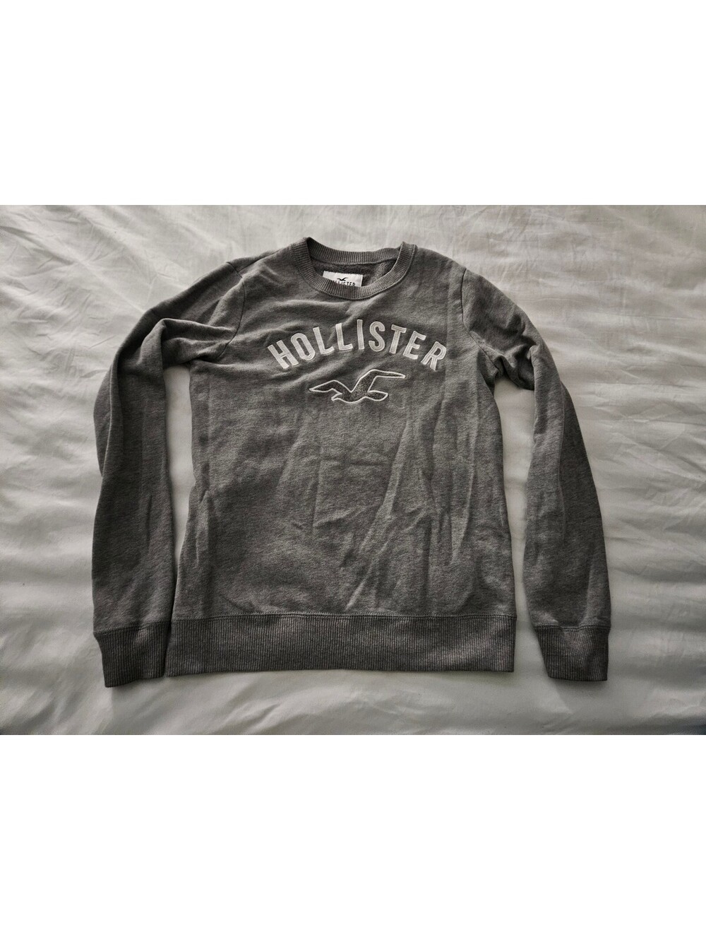 HOLLISTER LOGO CREWNECK SWEATSHIRT GREY WOMENS SIZE SMALL